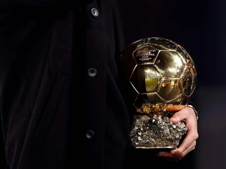 他赢得了德, 球并有